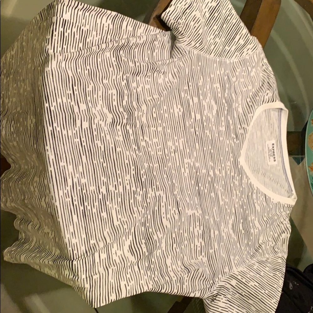 Express men’s v neck shirt